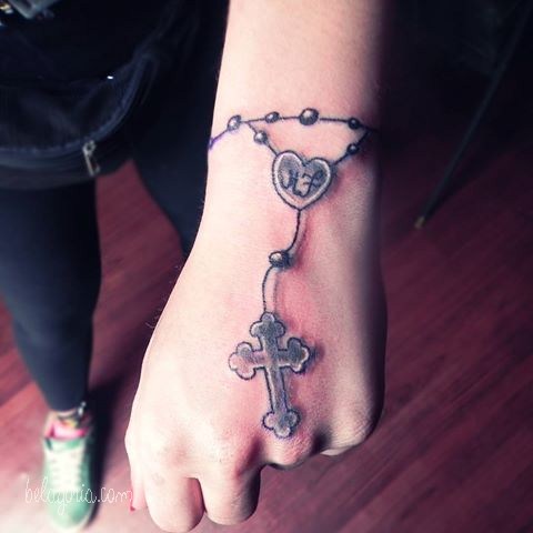 tatuaje de pulsera para una chicas