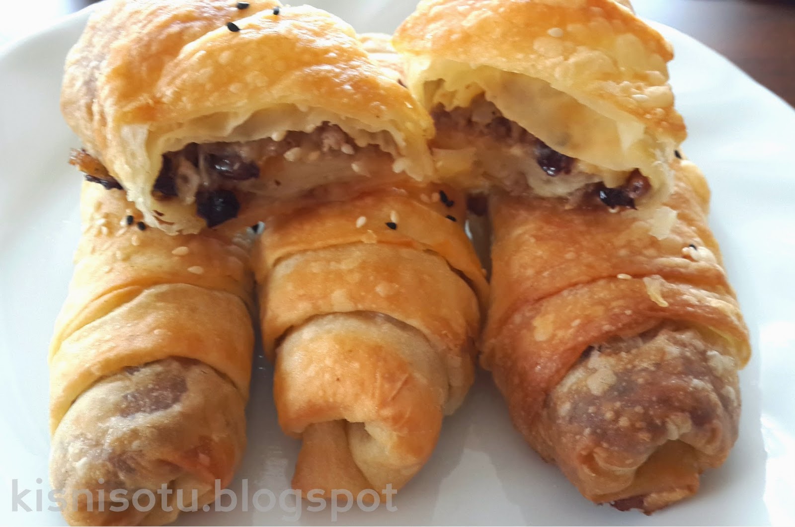 KIYMALI, FISTIKLI, KUŞ ÜZÜMLÜ BÖREK / Kişniş Otu Kolay Lezzetli