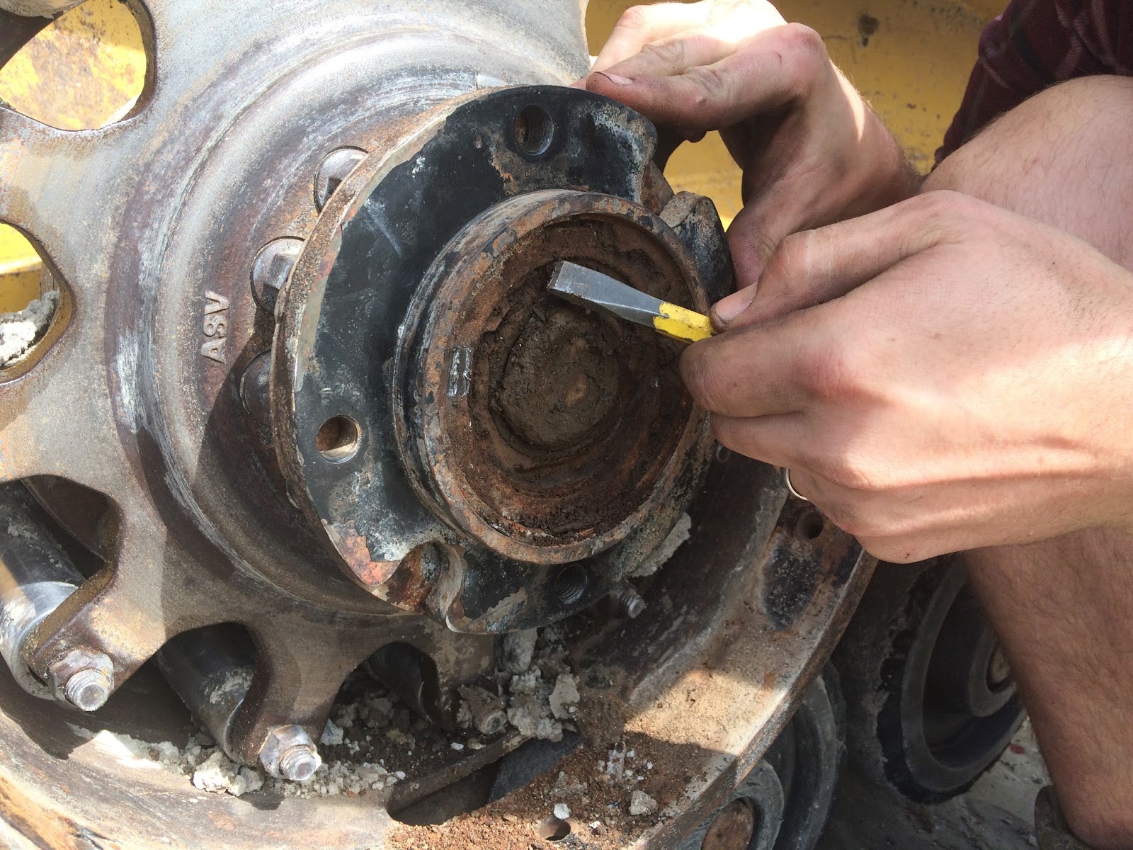 Cleaning the mud to locate the cir-clip.