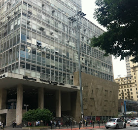 Onde ficar perto da Faculdade Cásper Líbero em São Paulo?