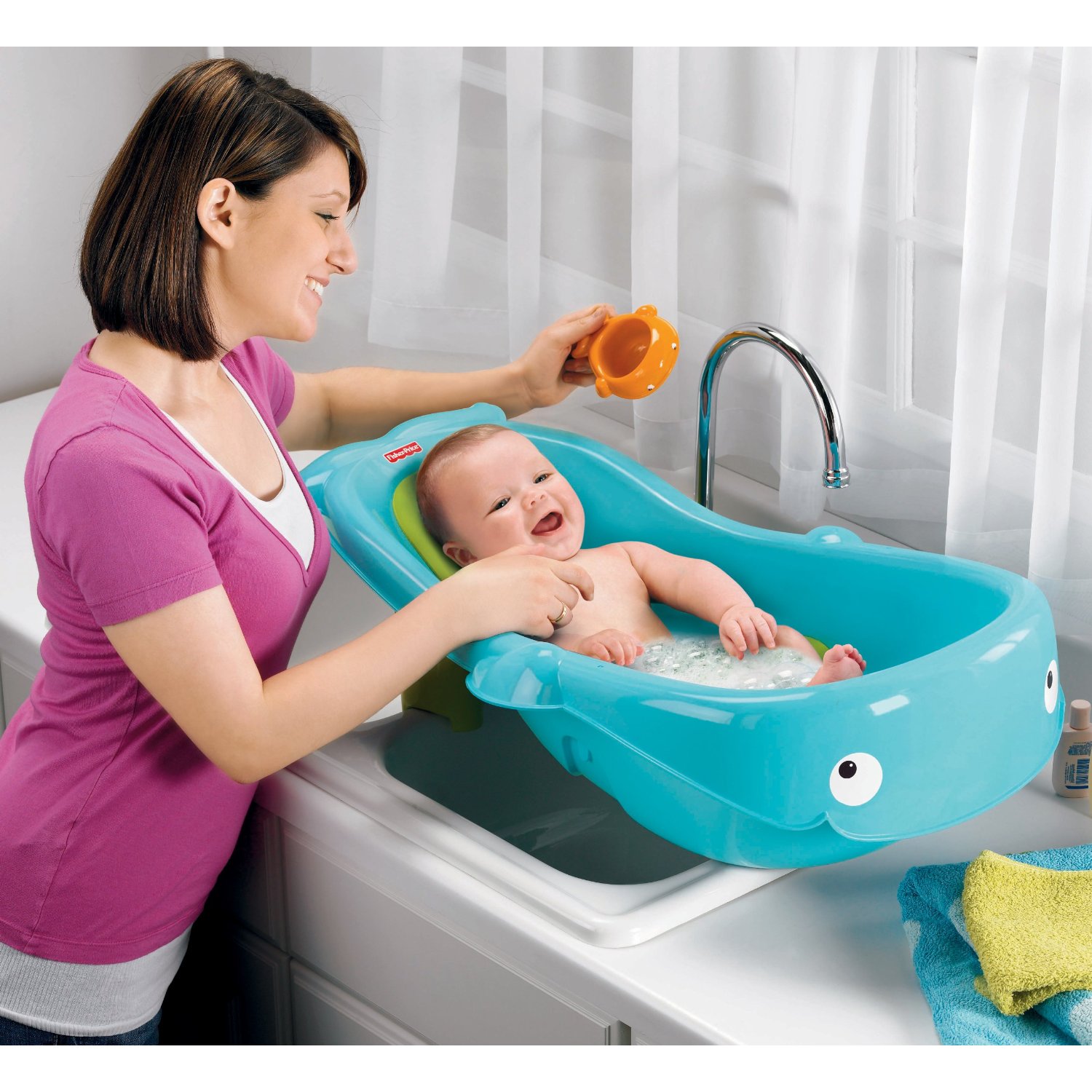 Девочка купать ванночки. Ванна детская. Детские ванночки для купания с термометром. Ваночка для новорождённых. Кувшин для купания новорожденных.