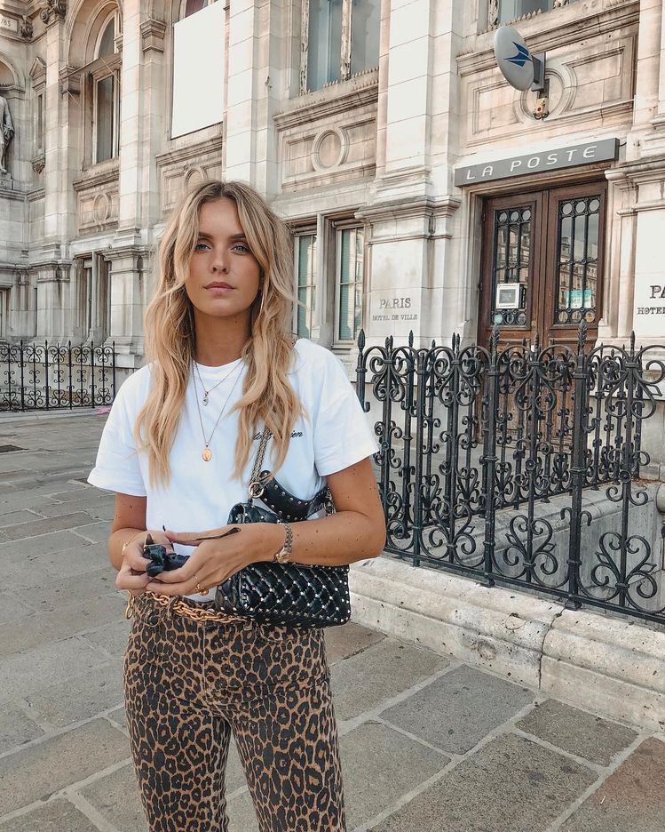 #whisperbysara #streetstyle #blog #streetstyleblog #animalprint #trend #tendência #leopardprint #midiskirt #blazer #chunky #sneakers #chunkysneakers #whitetshirt #vergegirl #lefashion #sandrasemburg #whowhatwear