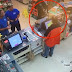 Incroyable: un caissier désarme son braqueur (Vidéo)