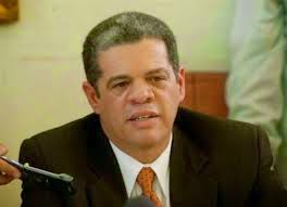 Educación anuncia acuerdo para mejoría maestros