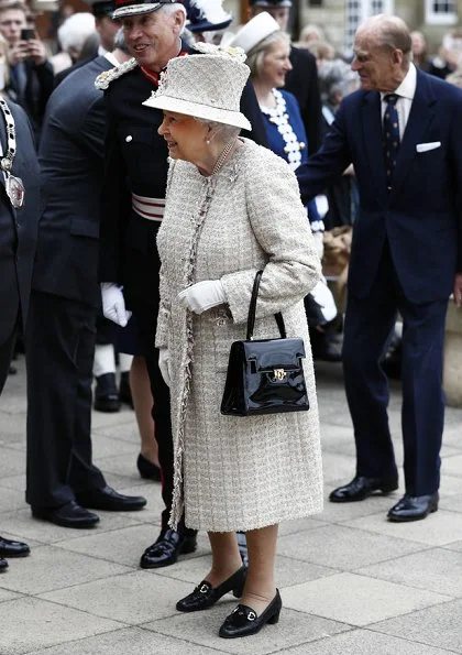 Queen Elizabeth Style. Queen Elizabeth and Prince Philip visited the Pangbourne College on the occasion of the school's centenary in Berkshire