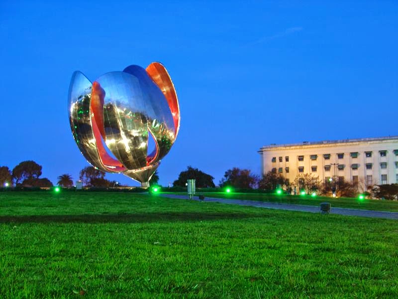 Floralis Henerika or the Generic Flower in Latin, is one of the most brilliant and fascinating artistic symbols, made of steel and aluminum in Buenos Aires, Argentina. 
