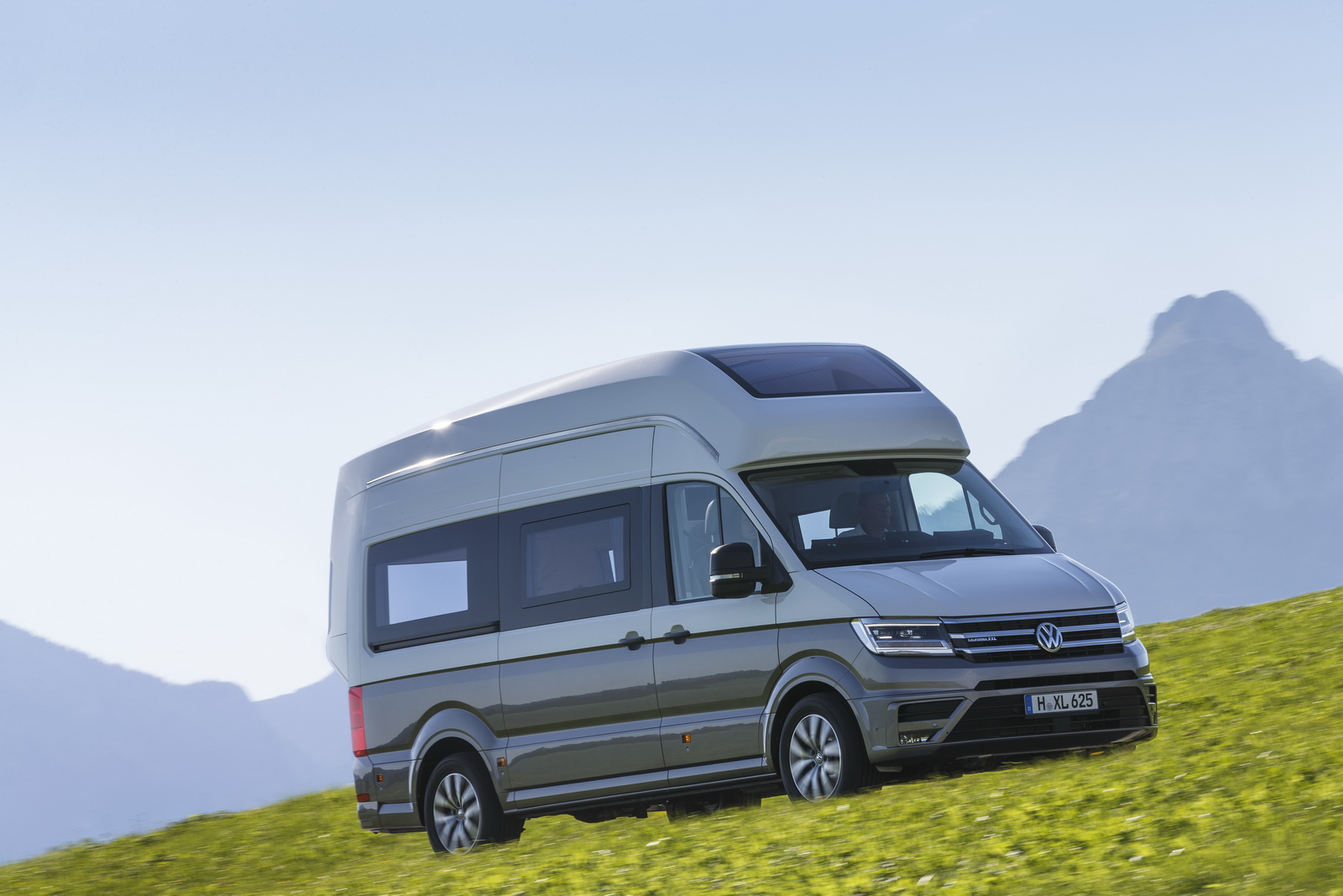 VW California XXL Concept Is Big Camper Van For Globetrotters [41 Pics