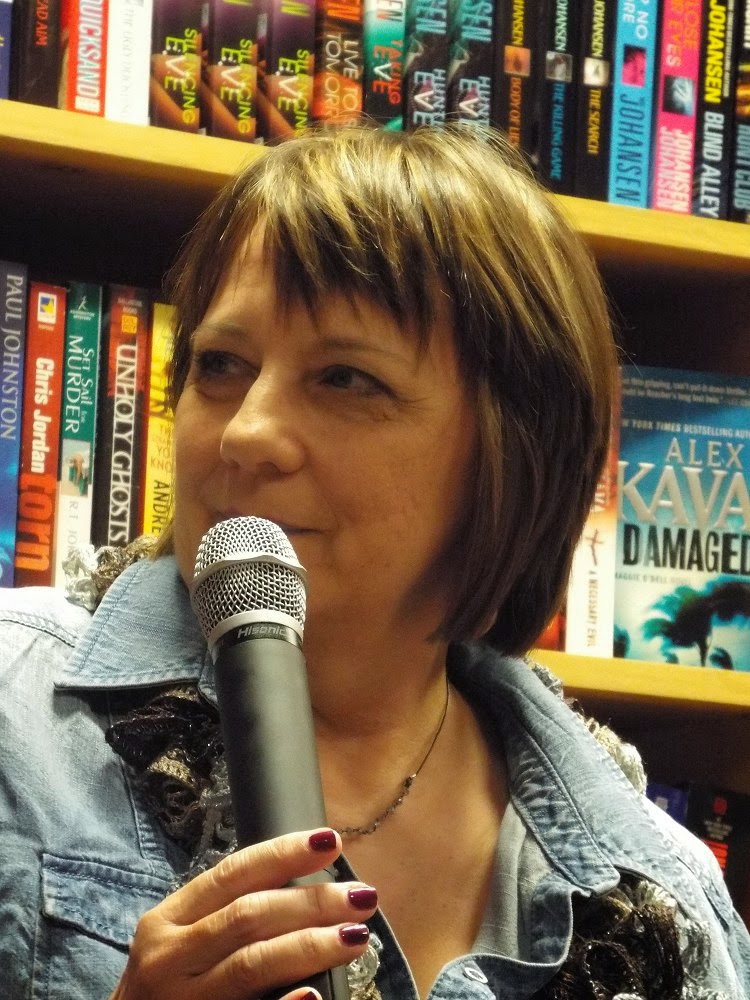 Kittling Books At The Poisoned Pen with Deborah Crombie!