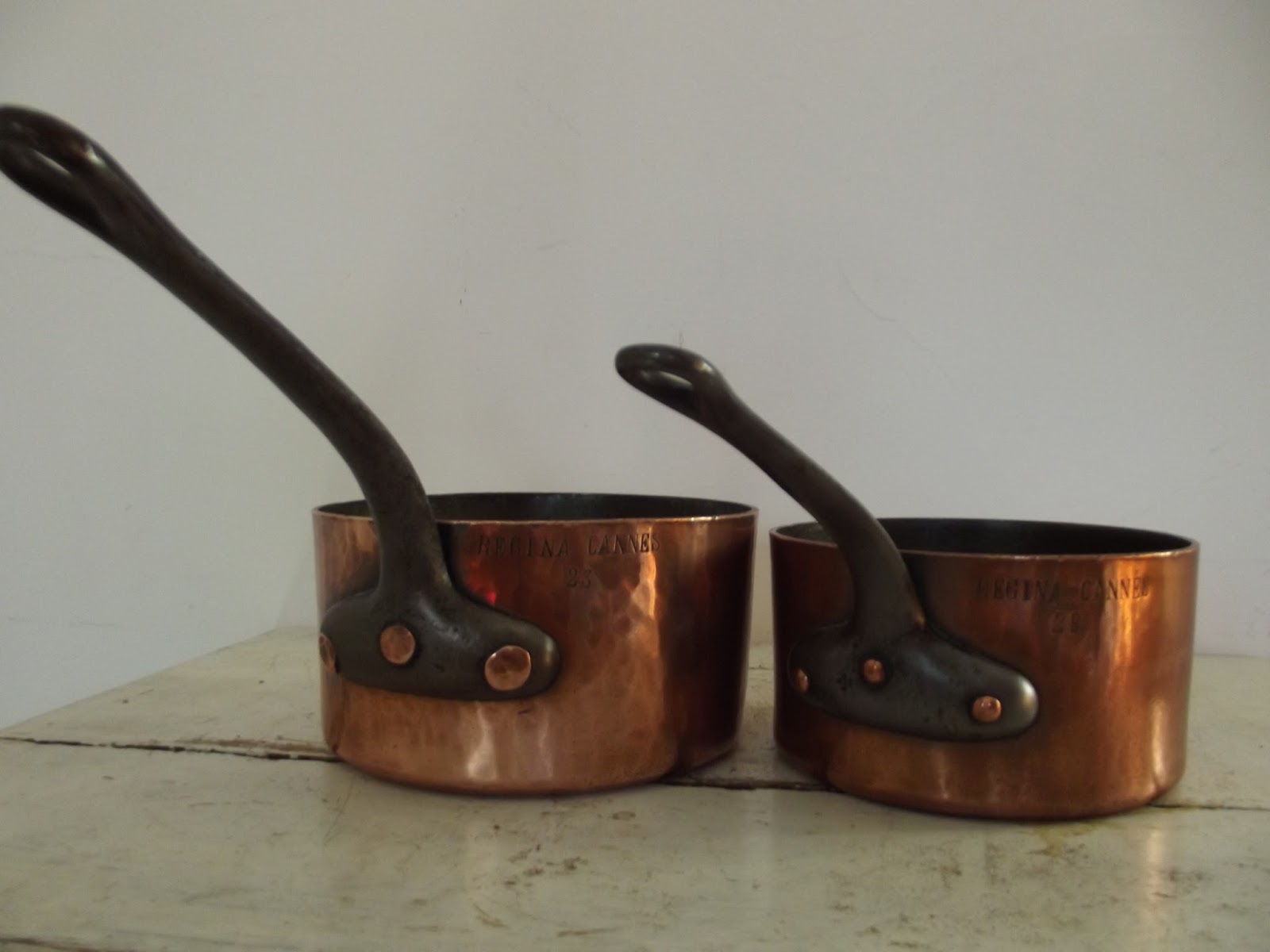 anciennes casseroles cuivre cuisine estampillées hotel régina E