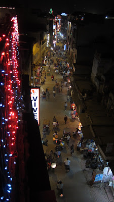 delhi-calle-mai-bazar-noche