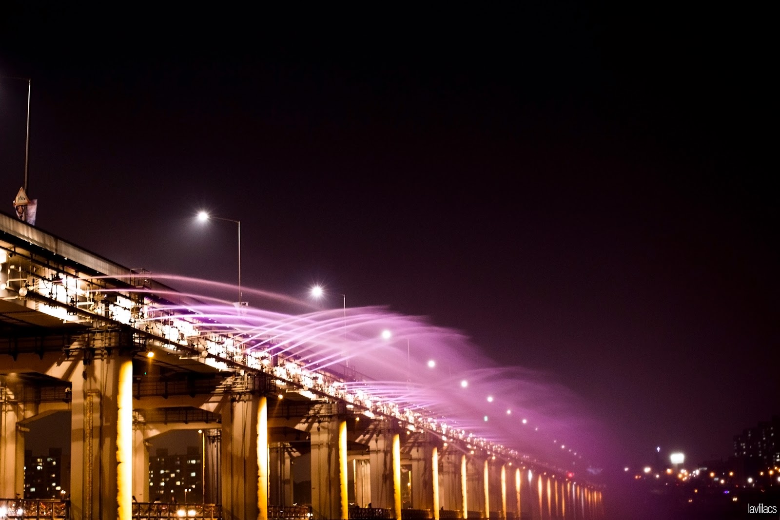 Seoul, Korea - Summer Study Abroad 2014 - Banpo Han River Park 반포 한강공원 - Banpo Bridge Moonlight Rainbow Fountain 반포대교 달빛무지개분수