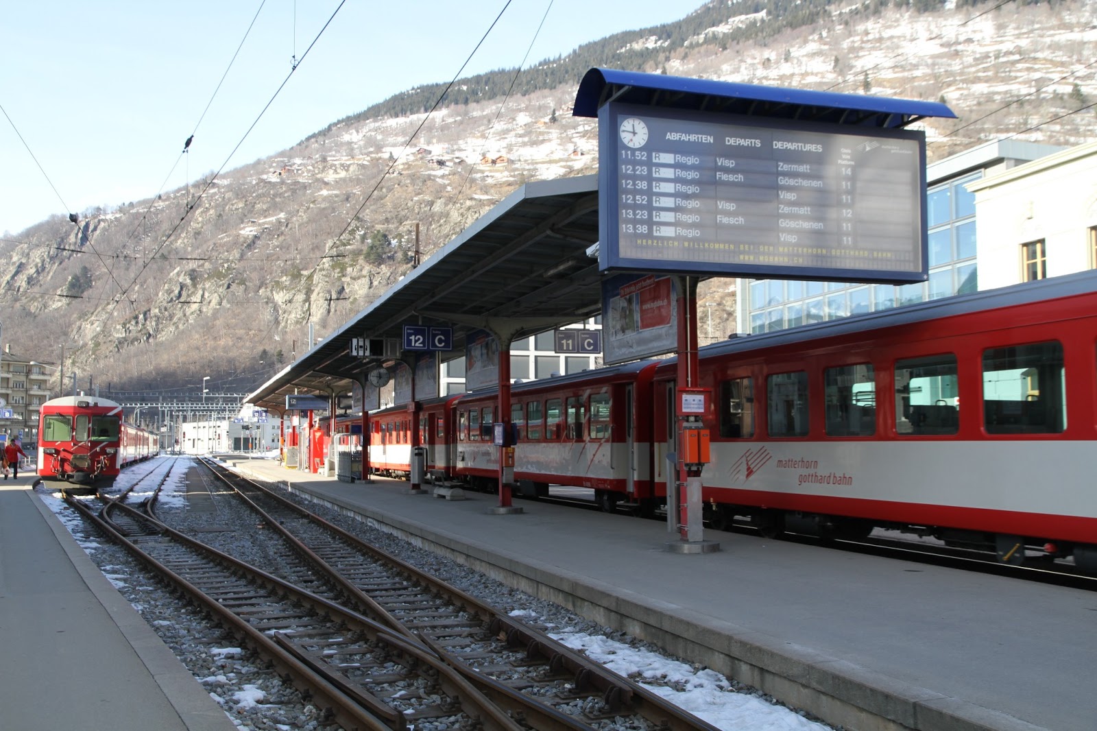Visite de la suisse La gare de Brigue (et de Viège)