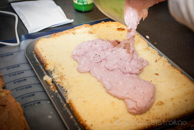 Marshmallow fondant cake