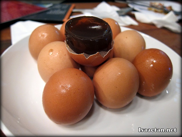 Gui Ling Gao in Egg Shells