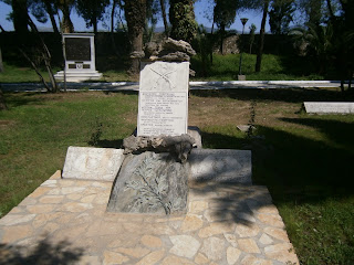 το μνημείο του Αθανάσιου Τσερλεπή στον Κήπο των Ηρώων στο Μεσολόγγι
