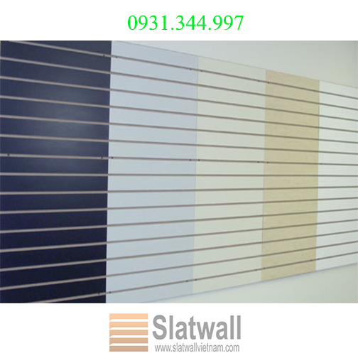 tấm gỗ slatwall panels cài rãnh nhôm T trưng bày showroom Tam11