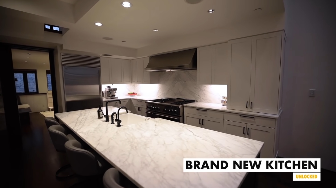 22 Interior Design Photos vs 215 E 22nd St #N, New York Luxury Penthouse Tour