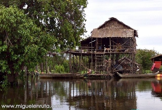 Casas-flotantes-altura-Tonle-Sap