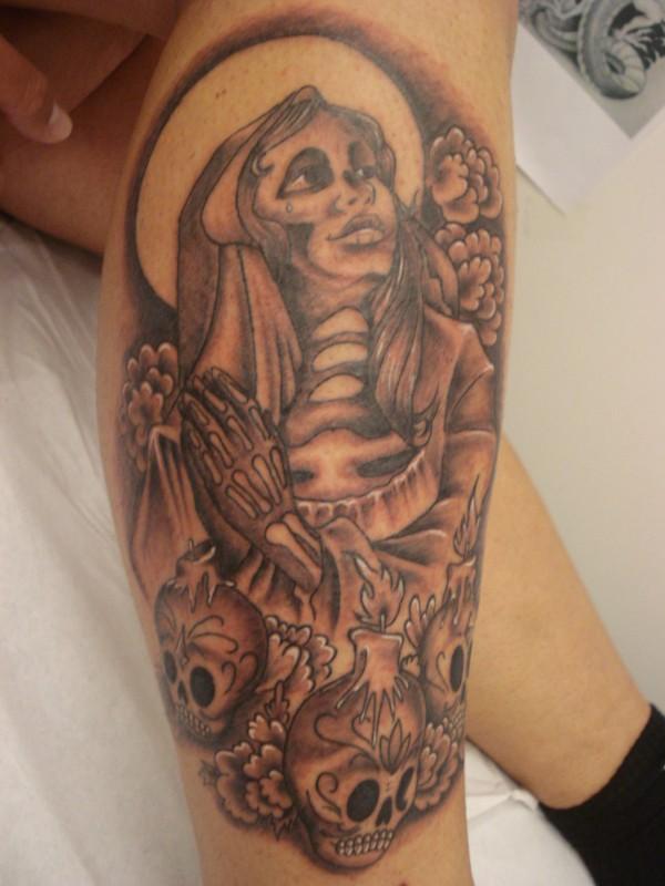 Santa Muerte tattoos various elements which can occur in