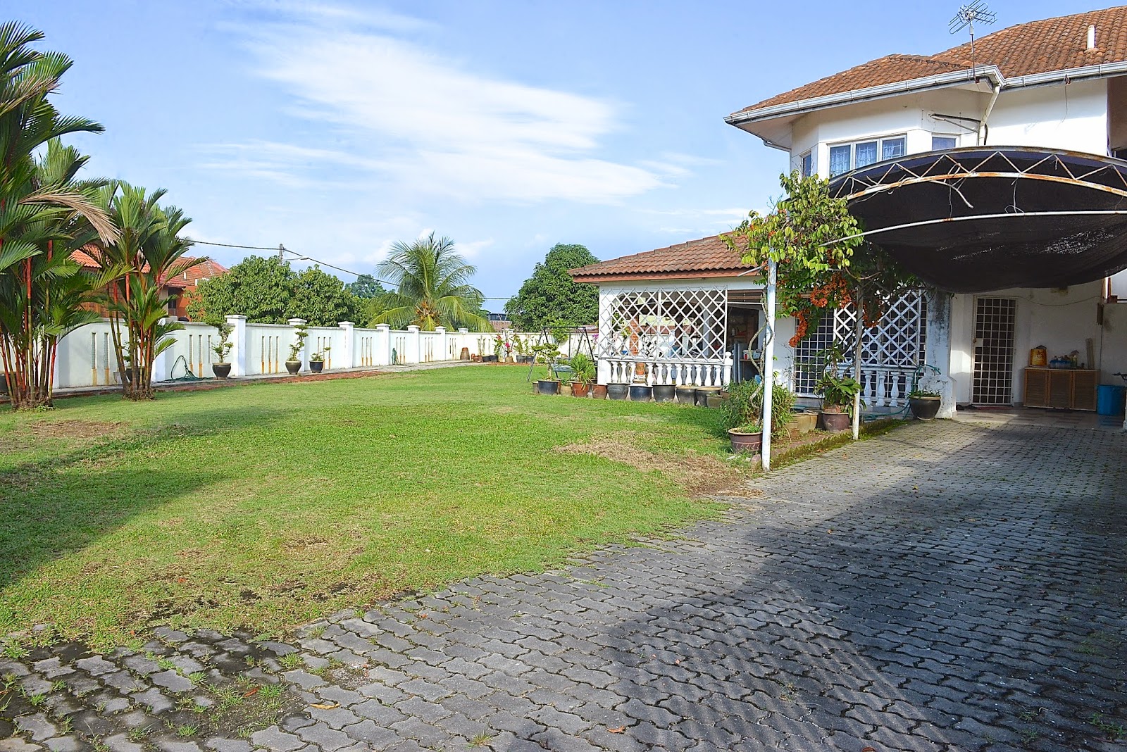 Kota Damansara, Section 6. 2 storey link house for sale Kota Damansara