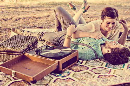 A Freshman Girl s Guide to College Dating