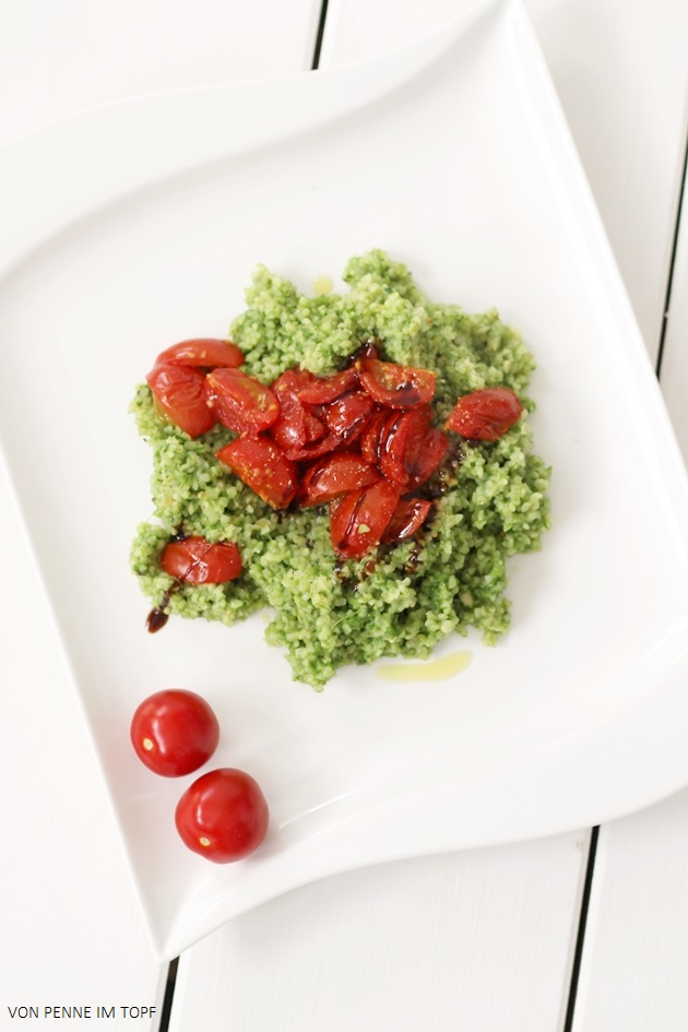 Penne im Topf: Bulgur mit Spinat-Pesto und geschmolzenen Kirschtomaten