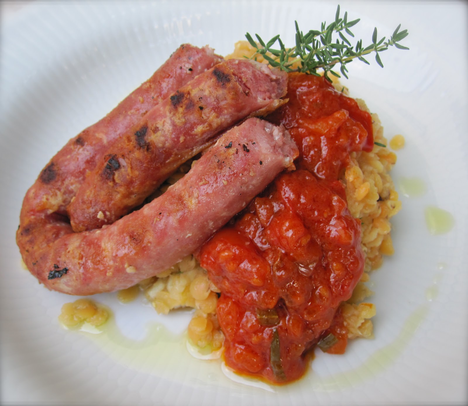 KochKunst: Salsiccia mit Linsensalat und scharfem Tomatenragout