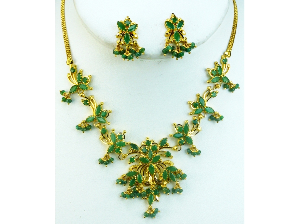 Jewellery Designs : Emerald Necklace Designs