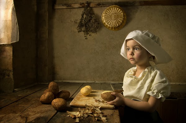 foto anak memasak didapur... gambar terbaik anak memasak... anak dengan benda disekeliling
