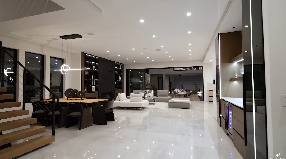 32 Interior Design Photos vs. 831 N Curson Ave, Los Angeles Luxury Home Tour