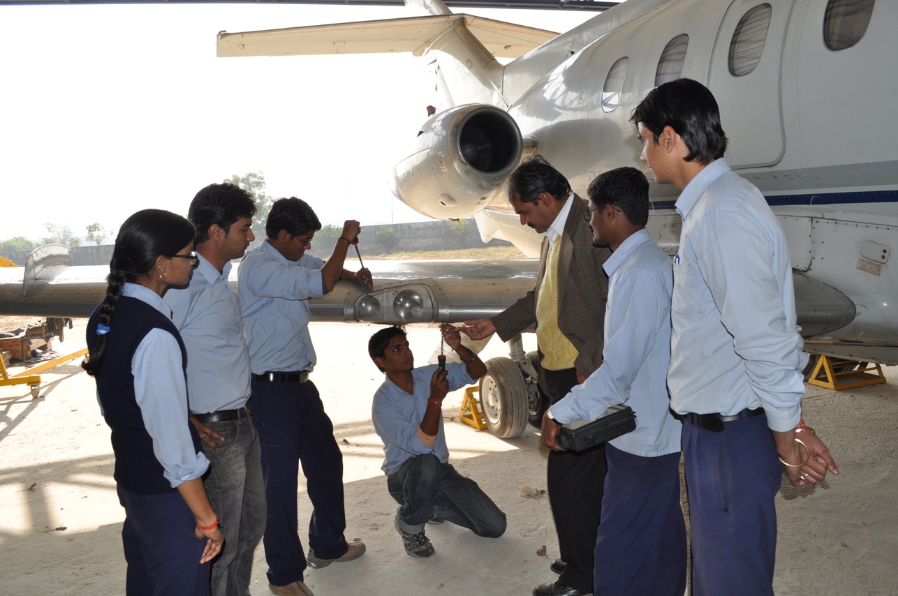 aircraft maintenance engineering salary in india aircraft aircraft maintainance engg
