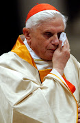 Sobre la renuncia del Papa. ¿Solo falta de fuerzas? papa ratzinger si dimette 