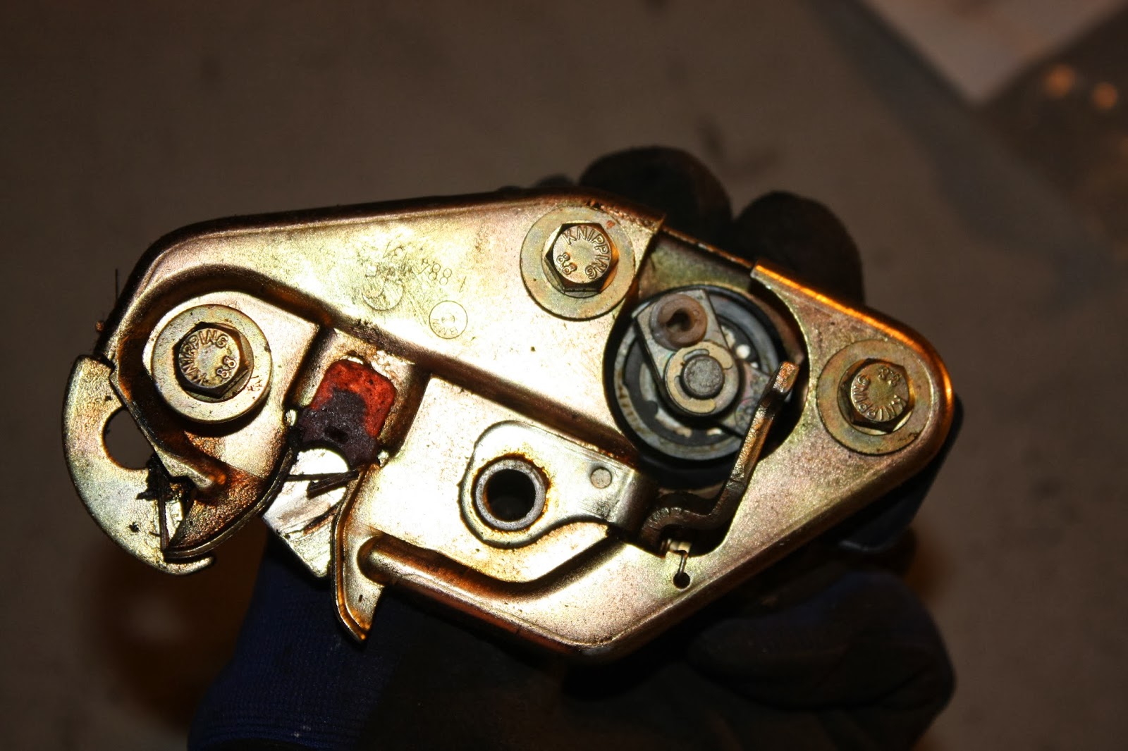 KrEvCon BMW Parts E30 Keyed Trunk Latch