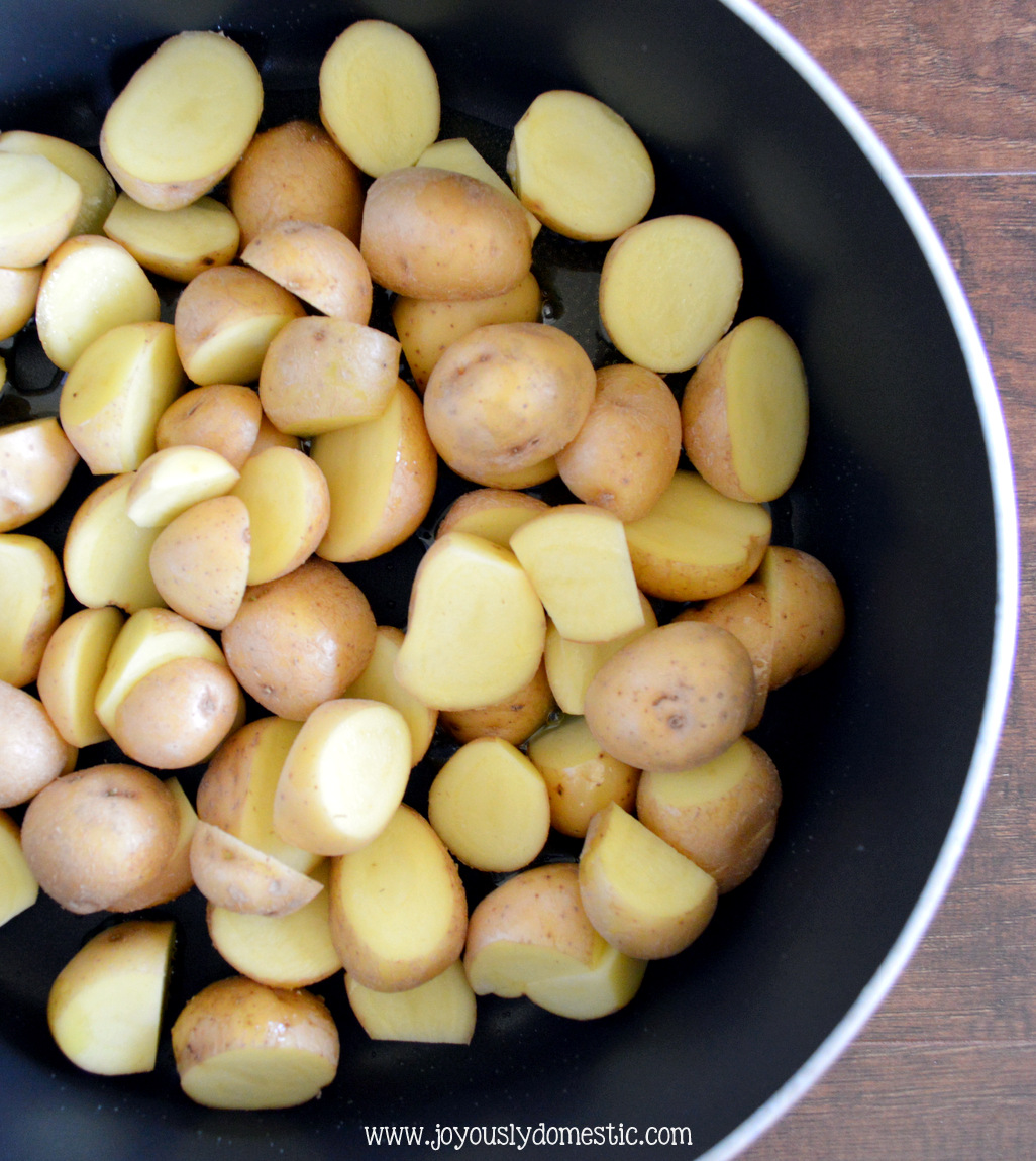 Joyously Domestic: Twenty-Minute Garlic Yukon Gold Baby Potatoes {Stove