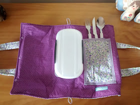 Porta Marmita em tecido lilás, ideal para levar ao trabalho | @ateliemadrica