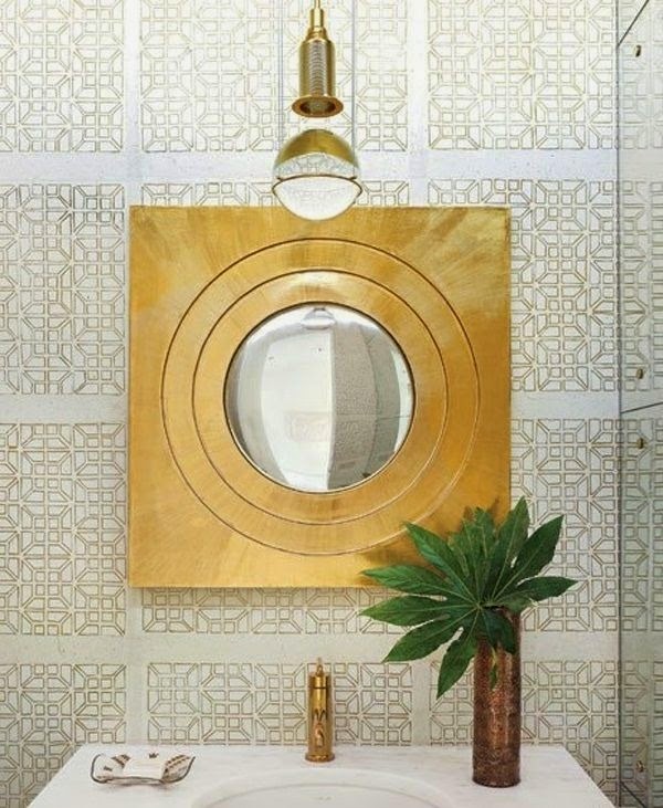 Dark spots on the mirror in the bathroom and how to avoid them