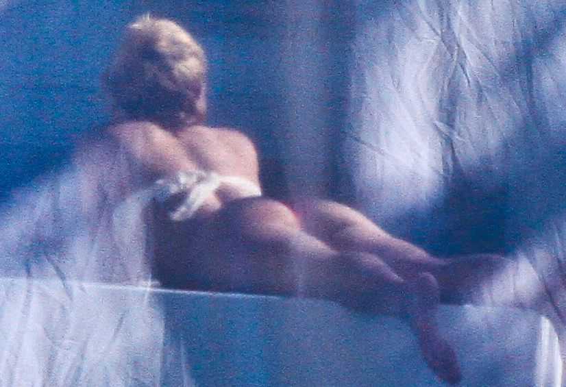 Shakira � s Hot Bikini Sunbathing Ass & Butt in Miami.