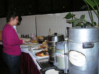 Bufett desayuno Hotel Montecarlo, Santiago de Chile, Chile, vuelta al mundo, round the world, La vuelta al mundo de Asun y Ricardo