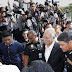 «Θησαυρό» βρήκαν οι αρχές στα σπίτια του πρώην πρωθυπουργού της Μαλαισίας