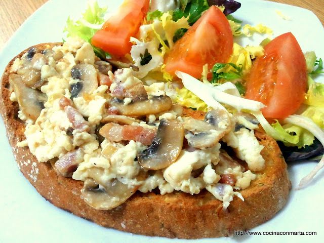 Resultado de imagen de TOSTADA CON HUEVOS REVUELTOS Y CHAMPIÑONES