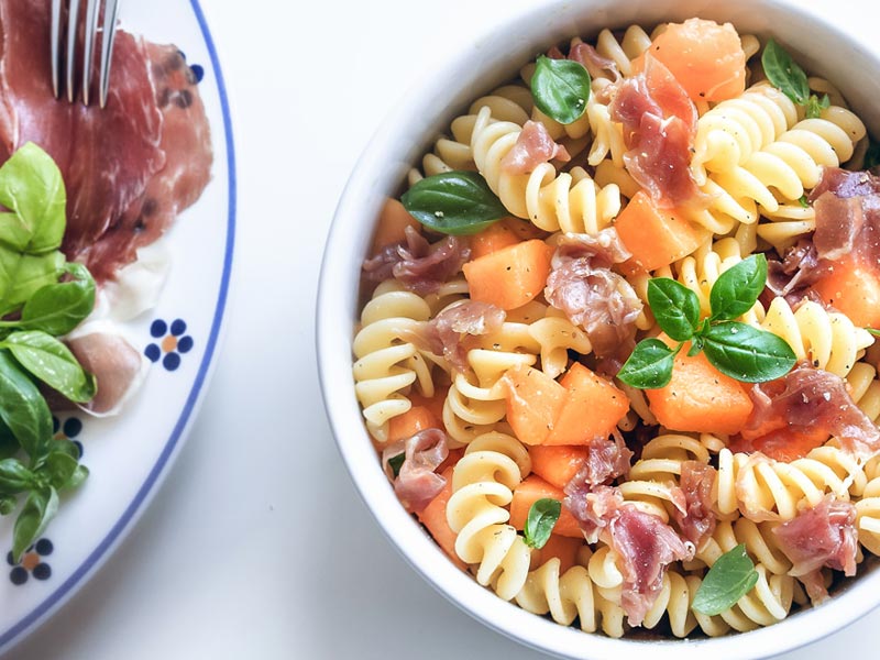 Pasta fredda con prosciutto e melone Mangiare e Sapere