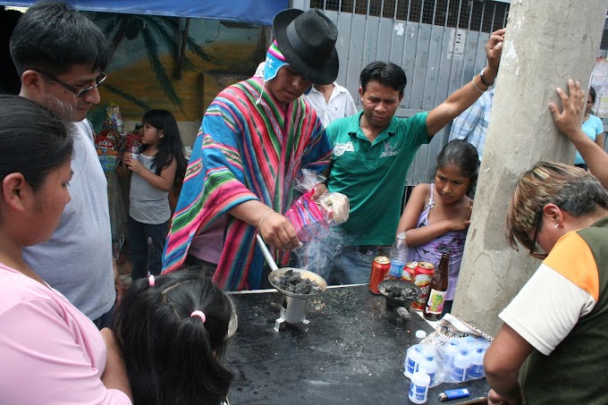 Bolivianos festejam Alasitas