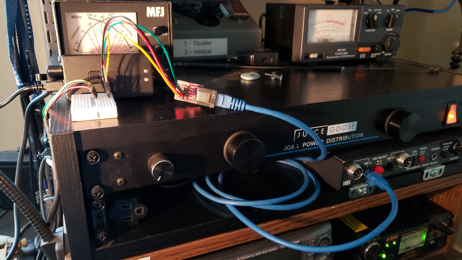 MFJ-1263 Microphone control center 2-in//2-out