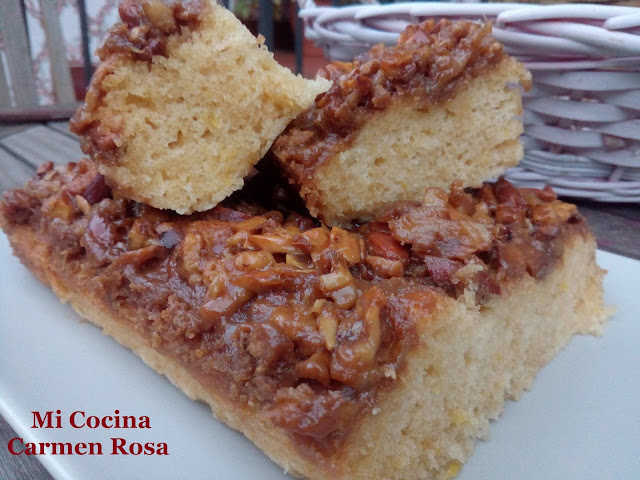 Torta De Jengibre Y Vainilla Con Nueces Y Almendras Caramelizadas
