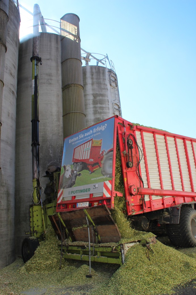 Humer Heiligenberg Agrarservice: Hochsilo befüllen mit Gebläse