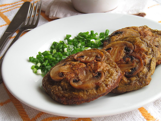 Печеночные оладьи с грибным припеком