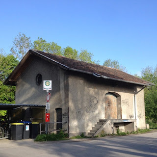 Die Güterhalle beim Bahnhof Schondorf am Ammersee