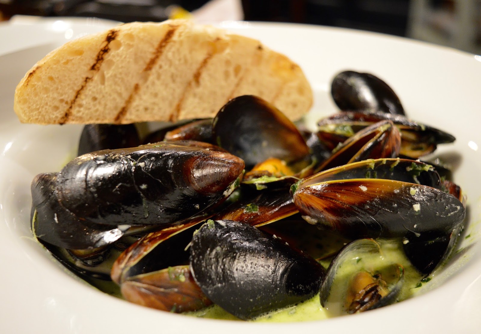 The Kingslodge Inn, Durham | A Review - A lovely budget hotel near the train station and city centre - mussels in white wine sauce