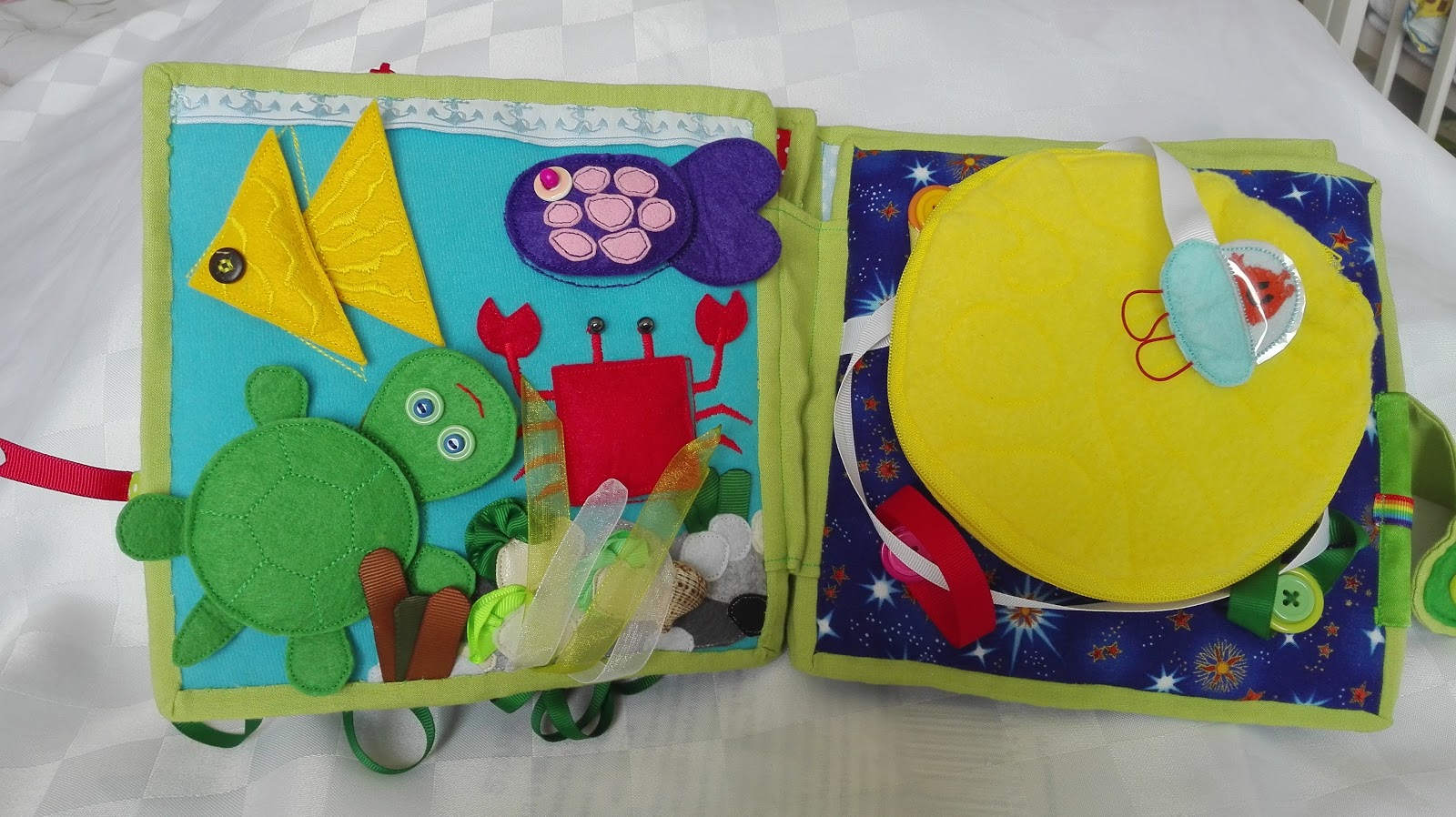 фетровые развивающие игрушки. развивающая мягкая книжка. развивающая книга для детей от 1 года. развивающие книжки из фетра. книжки из фетра для малышей.