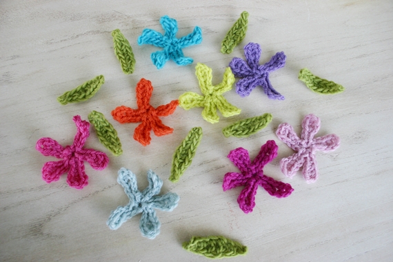 Wee Felted Blooms crochet pattern by Susan Carlson of Felted Button